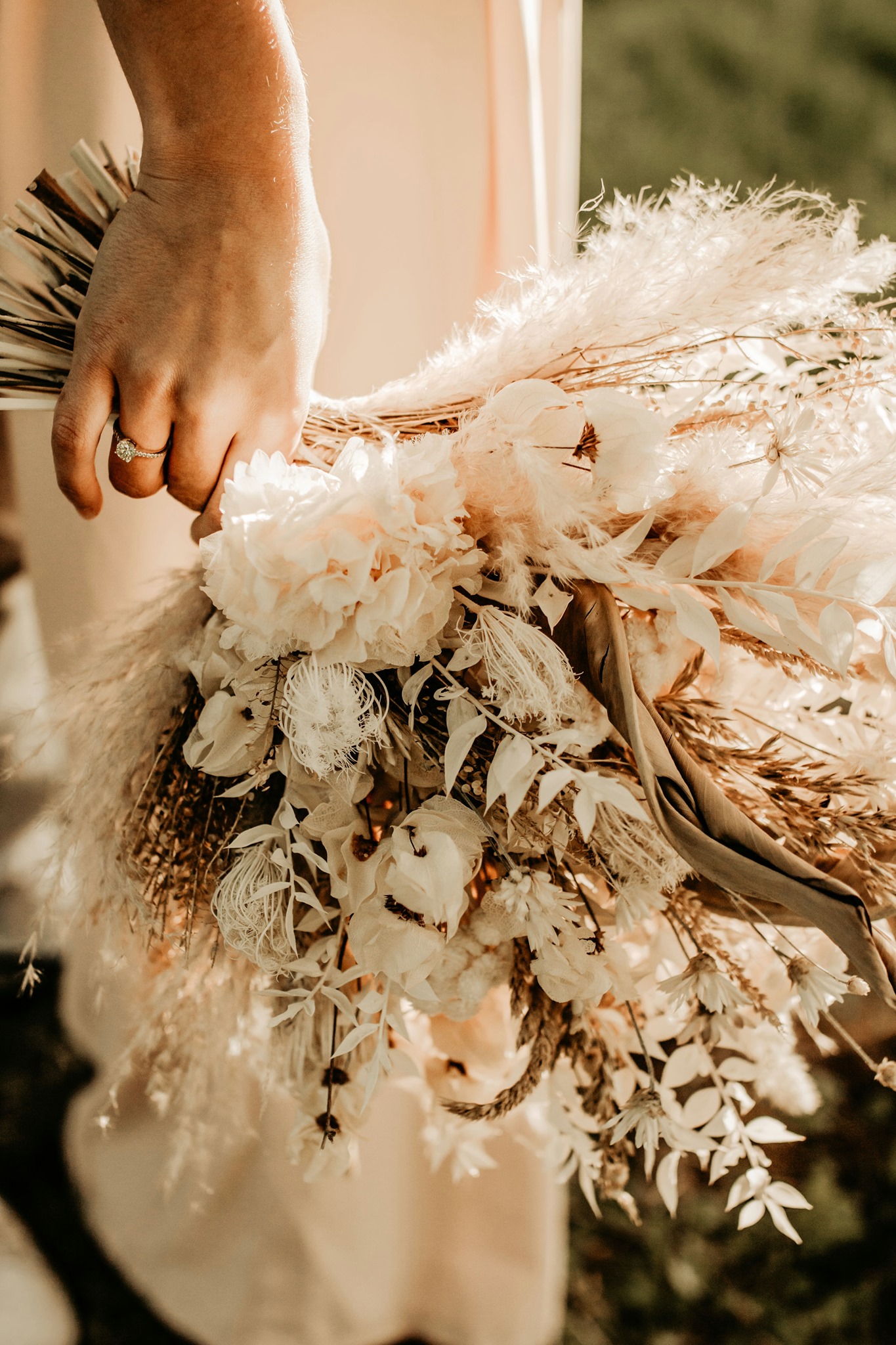 Bouquet de mariée en fleurs séchées sur mesure - L'Esprit Sauvage — Atelier  Floral