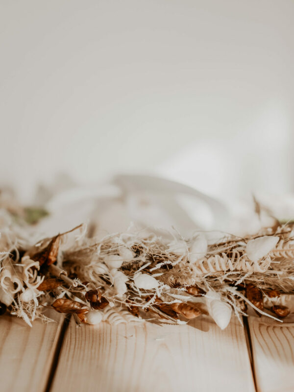 Couronne enfant en fleurs séchées sur mesure