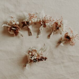 Boutonnière en fleurs séchées sur mesure