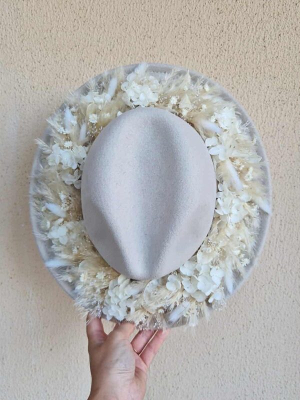 Chapeau en fleurs séchées