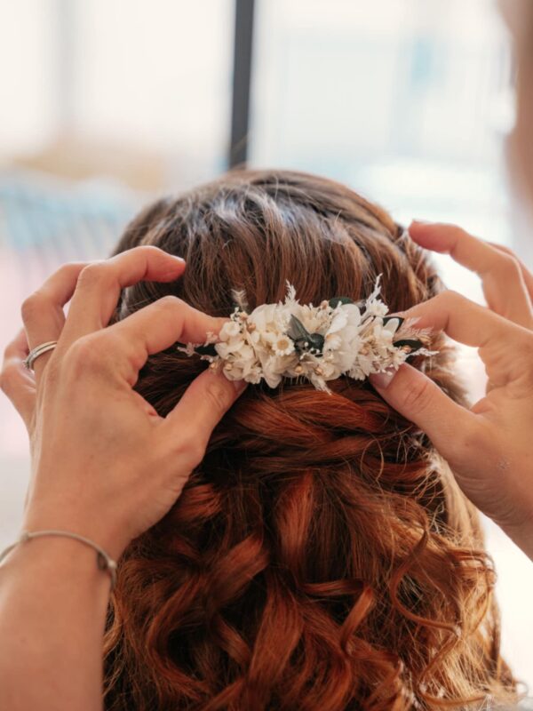 Peigne en fleurs séchées sur mesure